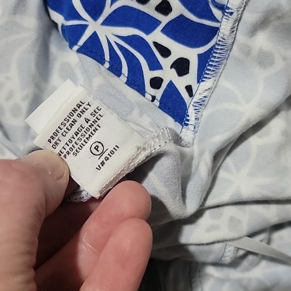 DIANE VON FURSTENBURG Size 6 New Della Dress, Lace Petals pattern, sarong sheath - Picture 10 of 10